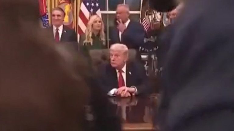 Trump’ı kızdıran Epstein sorusu: Gazetecileri Oval Ofis’ten kovdu