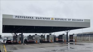 Türk tır şoförlerinden ‘çorba parası’ alan Bulgar görevlilere ceza