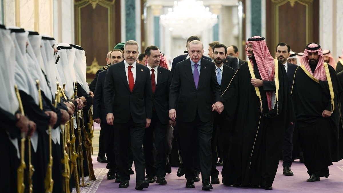 Türkiye ile Suudi Arabistan 2 milyar dolarlık enerji anlaşması imzaladı