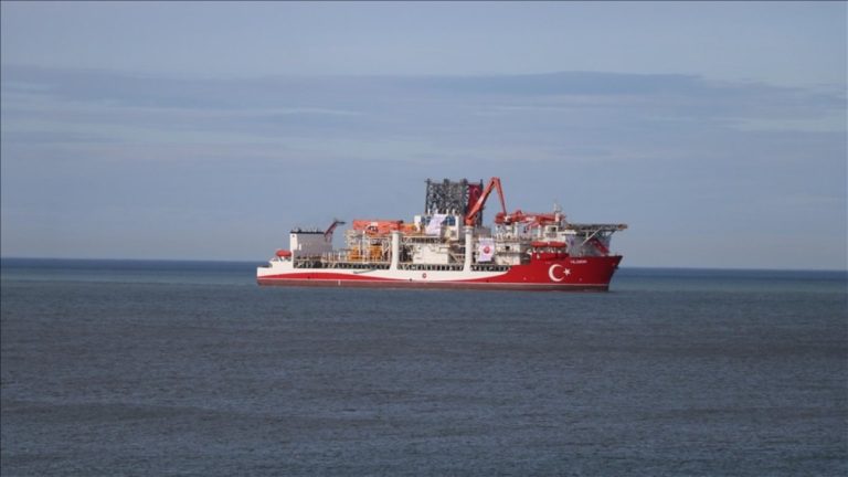 Ultra derin deniz sondaj gemisi ‘Yıldırım’ Filyos Limanı’nda