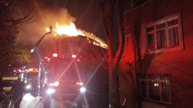 Üsküdar’da metruk binada yangın