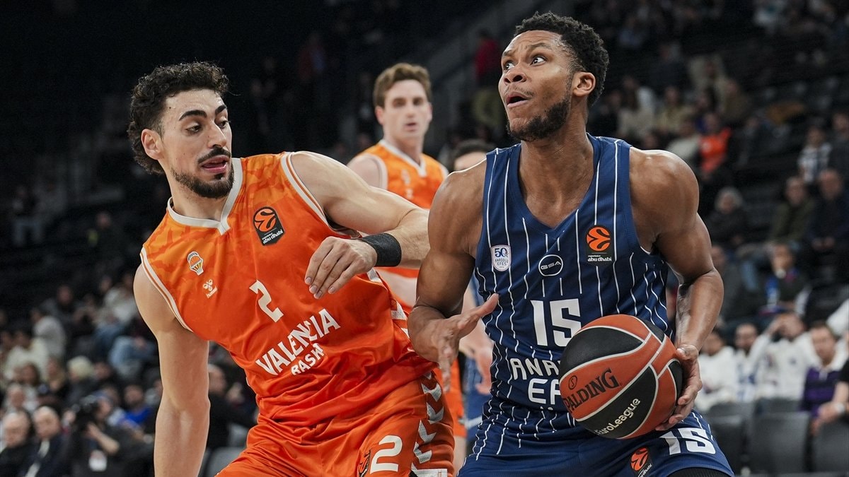 Valencia’yı yenen Anadolu Efes, 9 maç sonra kazandı