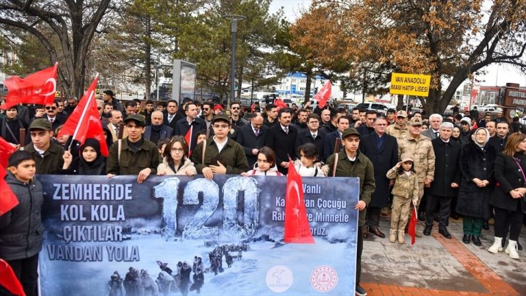 Van’da ‘120 Kahraman Çocuk’ dualarla anıldı