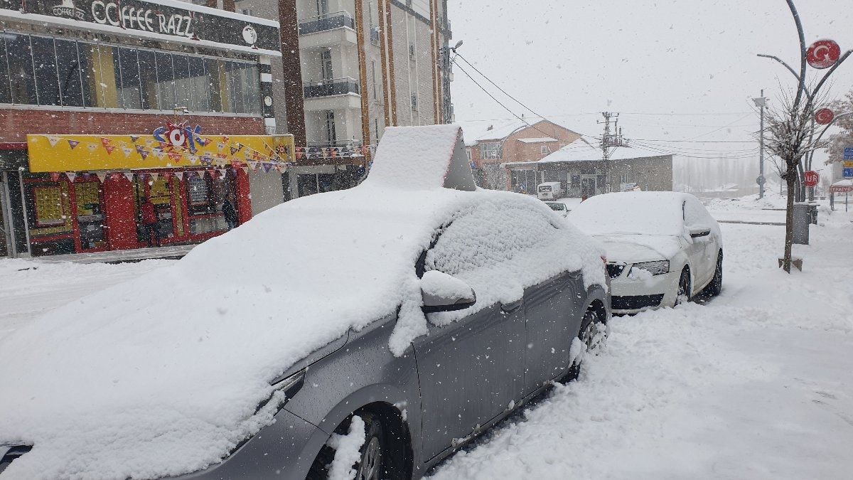 Van’da kar yağışı etkili oluyor