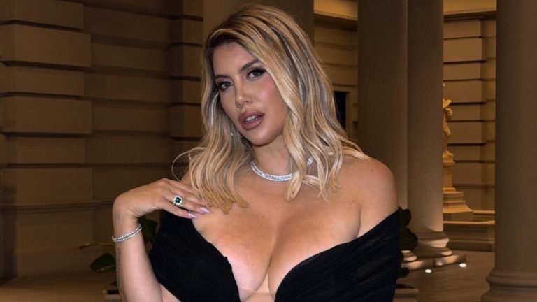Wanda Nara’nın dikkat çeken photoshop’u! Telefonun yarısı yok