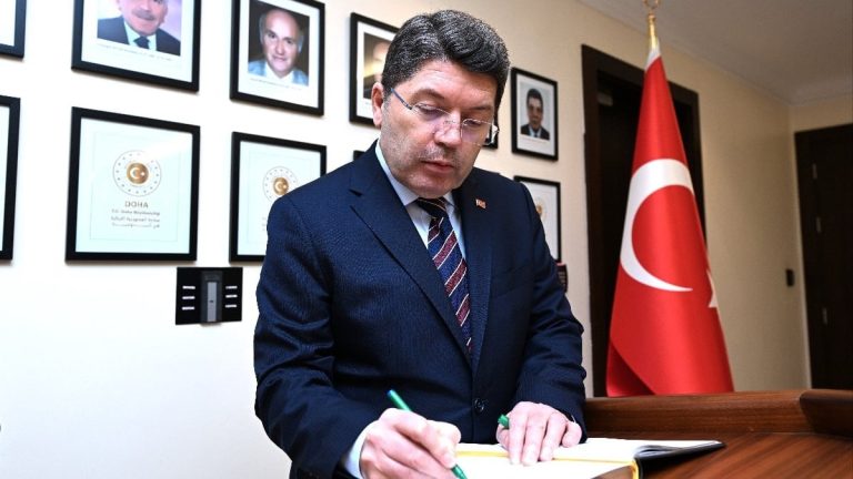 Yılmaz Tunç, Katar’da düzenlenen Doha Hukuk Forumu’na katıldı