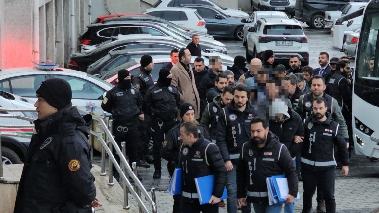 Zonguldak’ta kusurlu araçları muayeneden geçirdiler: 13 gözaltı