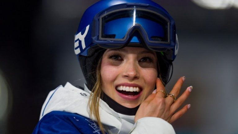 2026 Kış Olimpiyatları onu konuşuyor: Kayak yıldızı Eileen Gu’dan iddialı pozlar