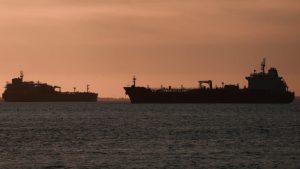 350’den fazla tanker Hürmüz’den geçmek için izin bekliyor