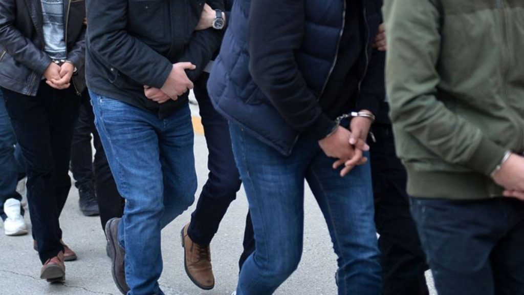 6 il merkezli suç örgütlerine bilgi sızdıran 9’u polis 17 şüpheliye gözaltı kararı