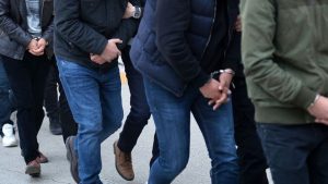 6 il merkezli suç örgütlerine bilgi sızdıran 9’u polis 17 şüpheliye gözaltı kararı