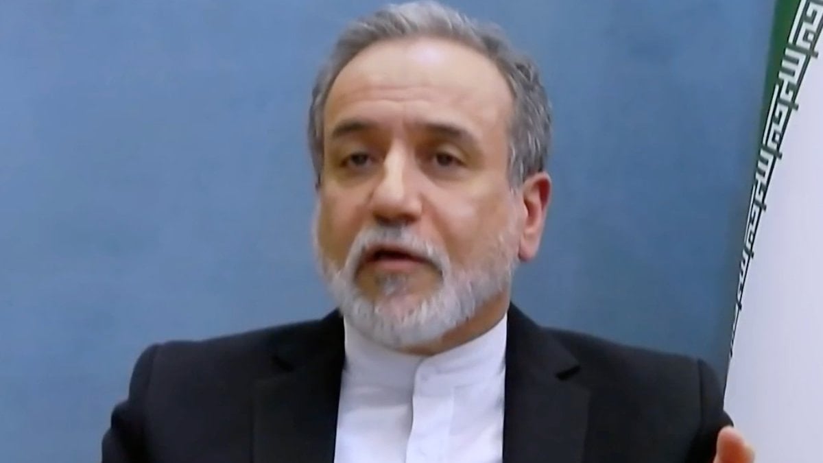 Abbas Arakçi’den ABD-İsrail saldırılarına yanıt: Bizi bombalıyorsunuz diye saldırıyoruz