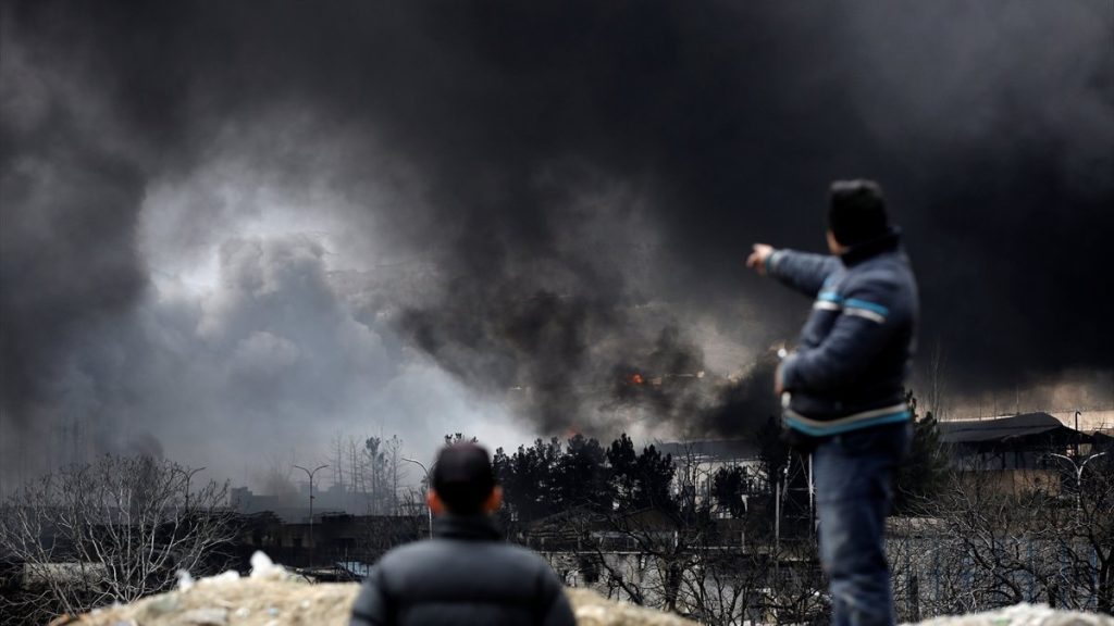 ABD ve İsrail’in Tahran’da hedef aldığı petrol deposunda yangın devam ediyor