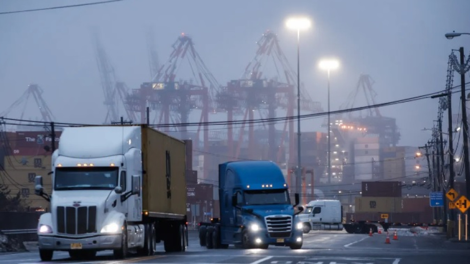 ABD’nin dış ticaret açığı tahminlerden fazla daraldı