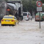 Adana sağanak yağış etkili oluyor