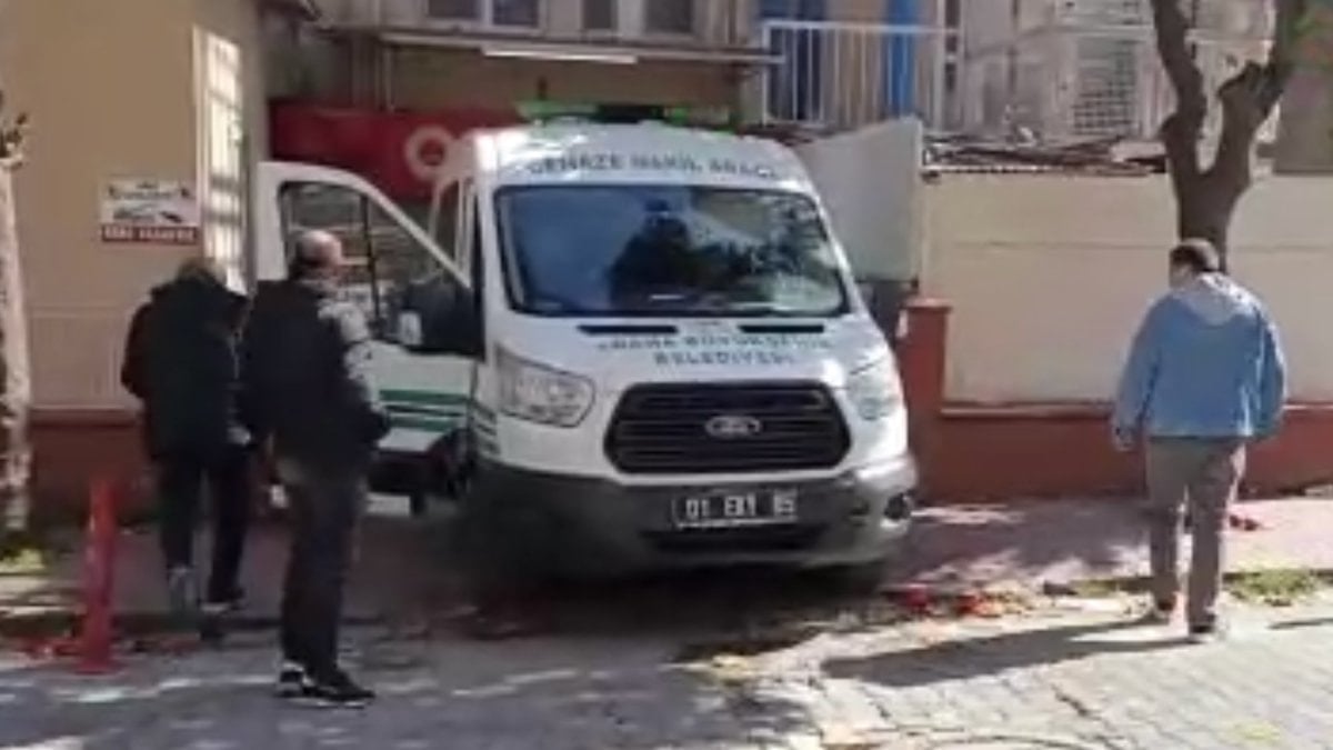 Adana’da iş yerinde pusuya düşürülen adam silahlı saldırıda hayatını kaybetti