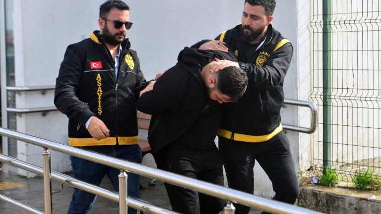 Adana’da yaya geçidinden geçen bebeği ezen şahıs yakalandı