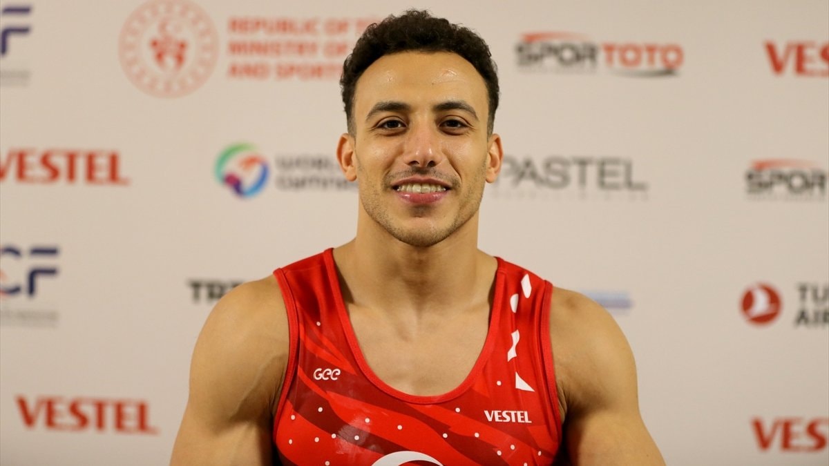 Adem Asil, halka aletinde altın madalya kazandı