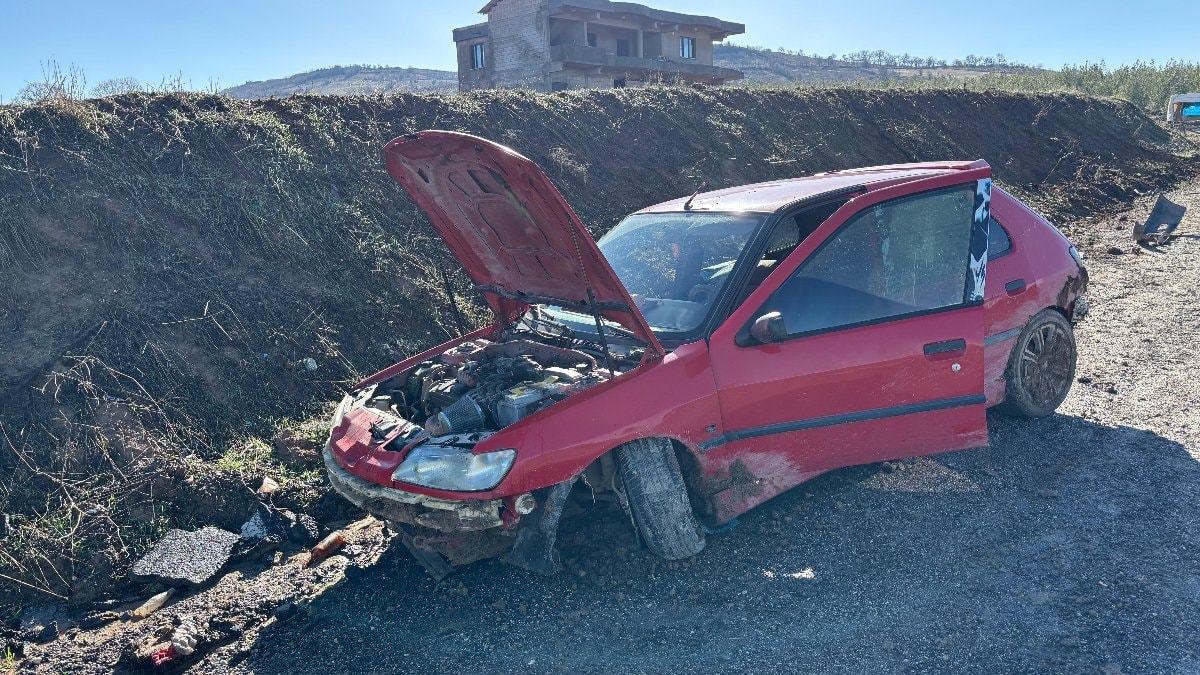 Adıyaman’da yolda oluşan çukur kazaya neden oldu: 2 yaralı