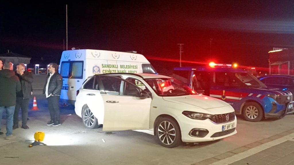 Afyonkarahisar’da park halindeki otomobilde erkek cesedi bulundu