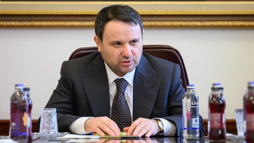 Akın Gürlek: Klavye delikanlılığı yapan açık kimliğiyle yapacak