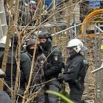 Almanya’da ‘ağaçlar kesilmesin’ protestosunda eylemcilere sert müdahale