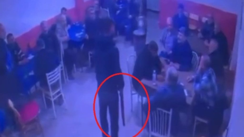 Ankara’da kahvehanede pompalı tüfekli saldırı kamerada