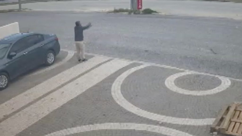 Antalya’da 7 şahsın yaralandığı kaza anı kamerada