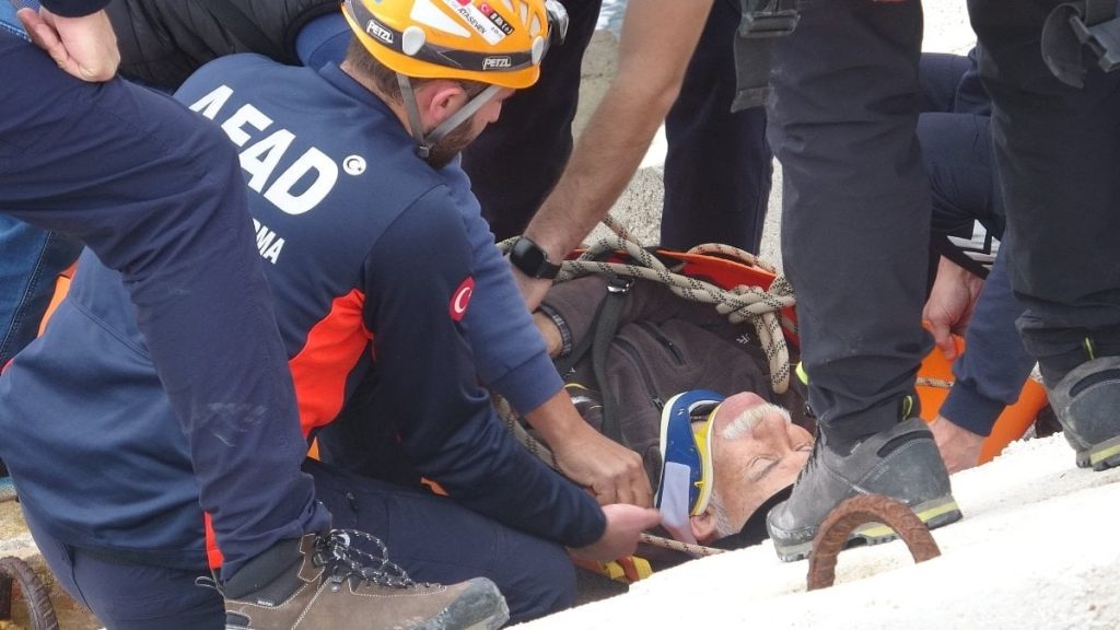 Antalya’da balık tutmak isterken ölümden döndü