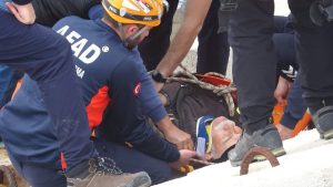 Antalya’da balık tutmak isterken ölümden döndü