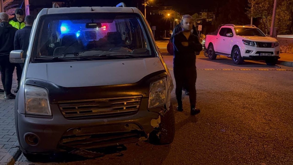 Antalya’da ehliyetsiz sürücü önce kaza yaptı: Sonra markete daldı