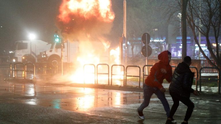 Arnavutluk’ta halk, hükümet karşıtı eylem düzenledi