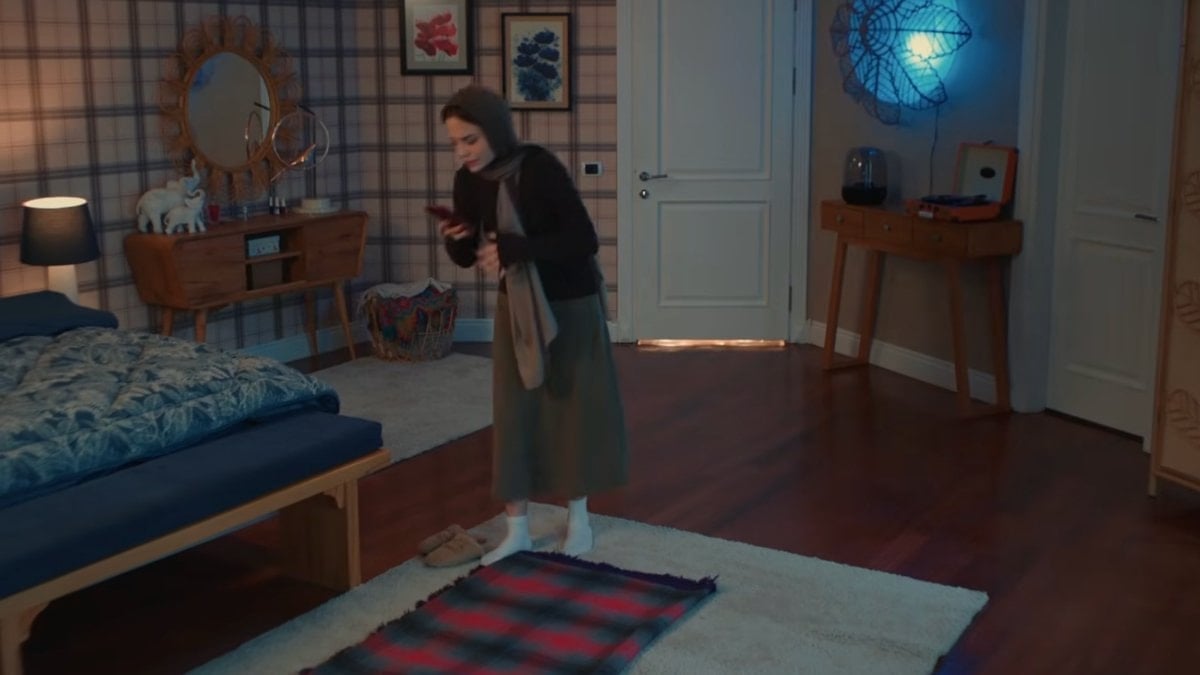 Aynı Yağmurun Altında dizisinin ekrana kilitleyen namaz kılma sahnesi