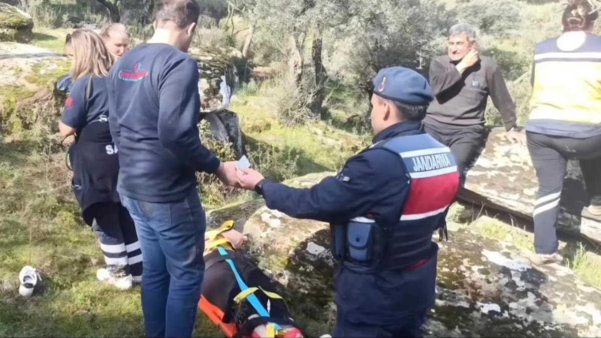 Aytın’da zeytinlik bakmaya gittiği arazide düşerek mahsur kaldı