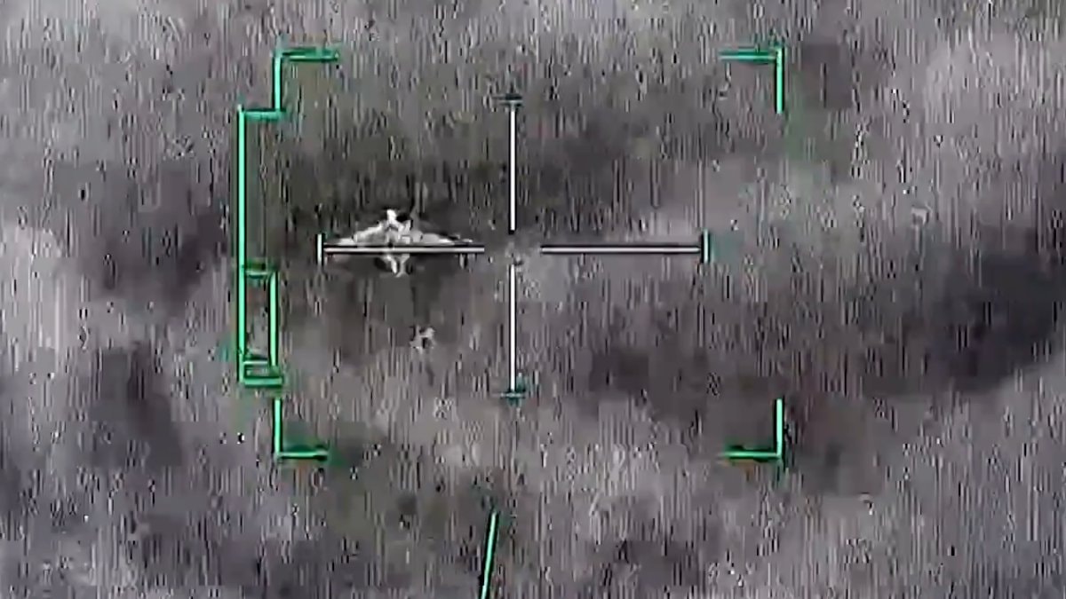 BAE, İran İHA’larının düşürüldüğü anların görüntüsünü paylaştı