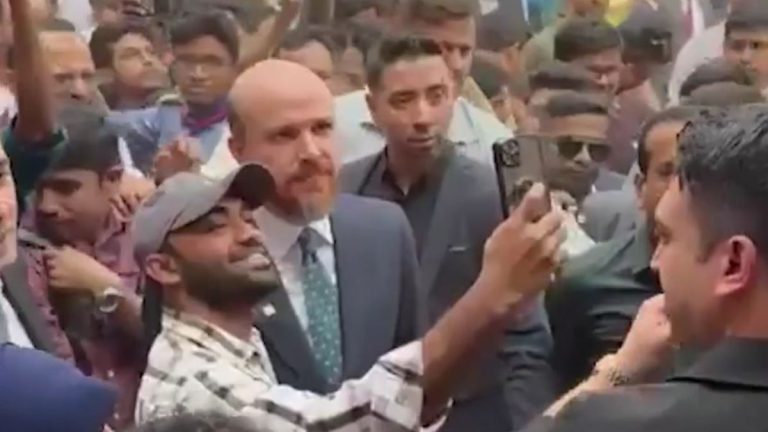 Bangladeş’te Bilal Erdoğan’a yoğun ilgi