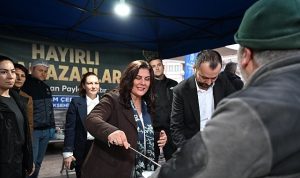 Başkan Çerçioğlu Atatürk Kent Meydanı’nda Kurulan İftar Sofrasında Vatandaşlarla Bir Araya Geldi