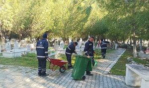 Başkan Çerçioğlu’ndan Mezarlıklarda Ramazan Bayramı Öncesi Temizlik Çalışması