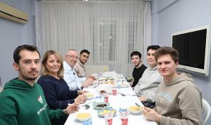 Başkan Ertaş üniversite öğrencilerinin iftar sofrasına konuk oldu