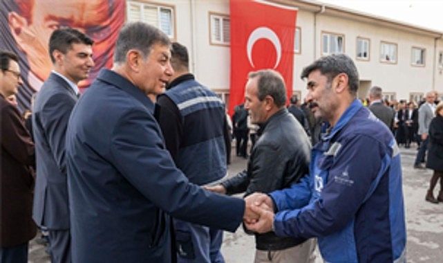 Başkan Tugay, İZSU personeli ile bayramlaştı