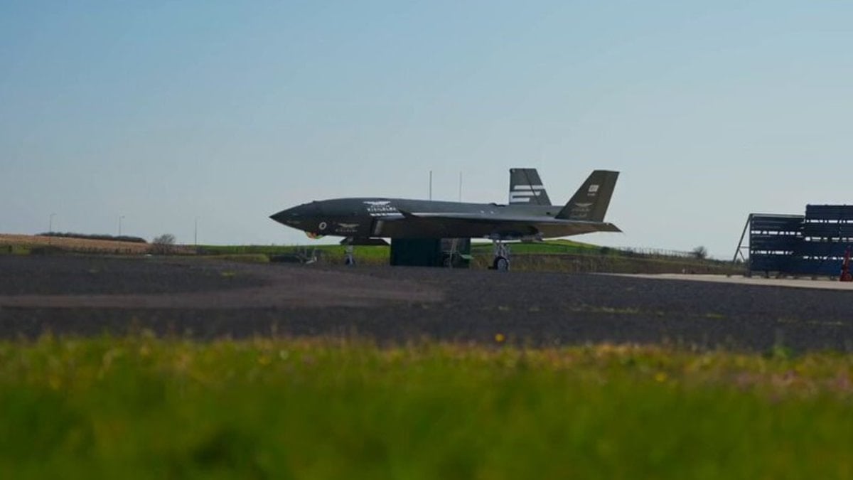 Bayraktar KIZILELMA, LGK-82 ve TEBER-82 ile vurdu