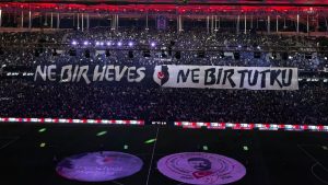 Beşiktaş taraftarından Galatasaray derbisine özel koreografi
