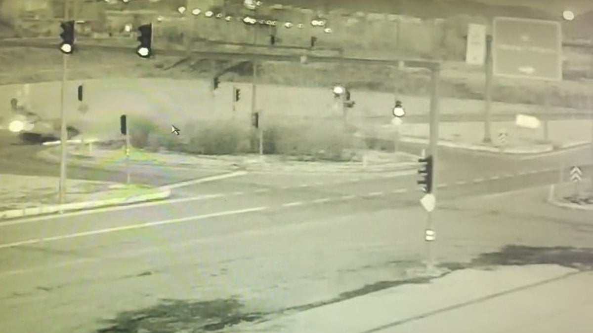 Bingöl’de taklalar atan araç ters döndü: 1 yaralı