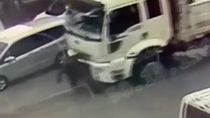 Bitlis’te kamyonun çarptığı 80 yaşındaki adam ağır yaralandı