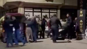 Bursa’da mahallede aileler arasındaki kavga kamerada