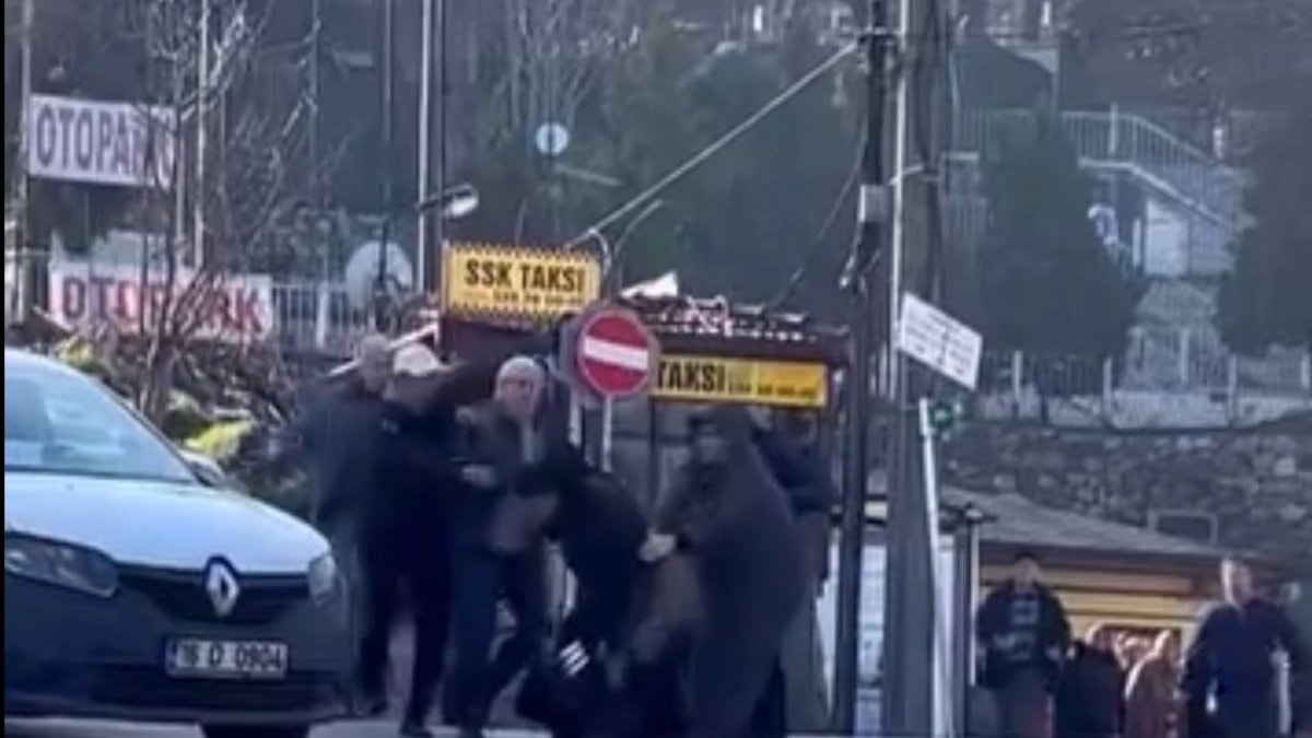 Bursa’da yol verme kavgası: Yumruklar havada uçuştu