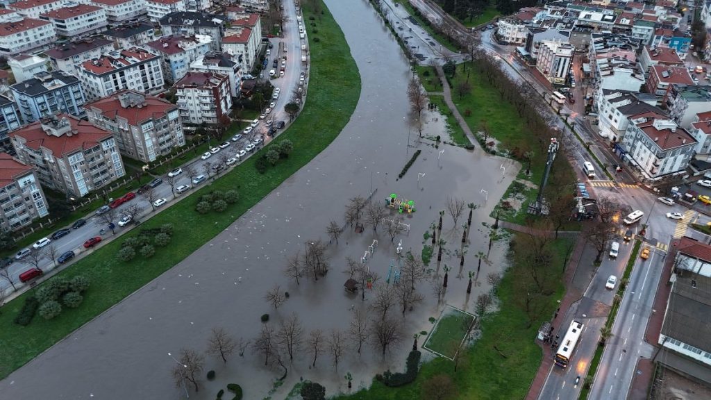 Çanakkale’de taşan Sarıçay drone ile görüntülendi