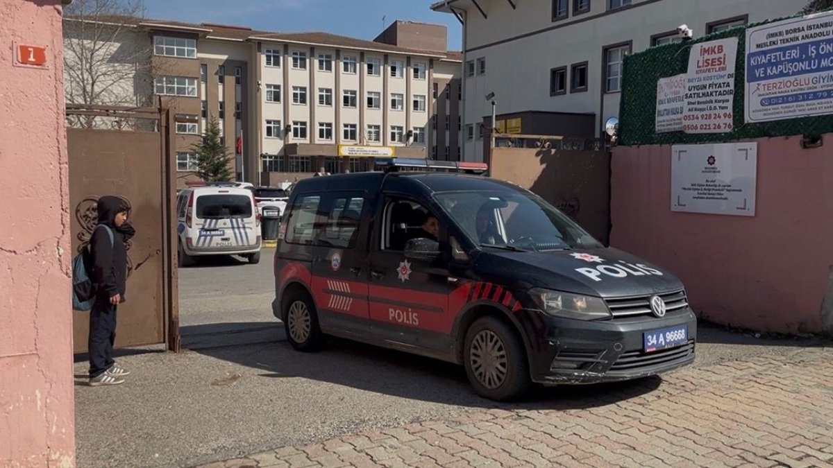 Çekmeköy’de lisede bıçaklı saldırı: 2 öğretmen ve 1 öğrenci yaralandı