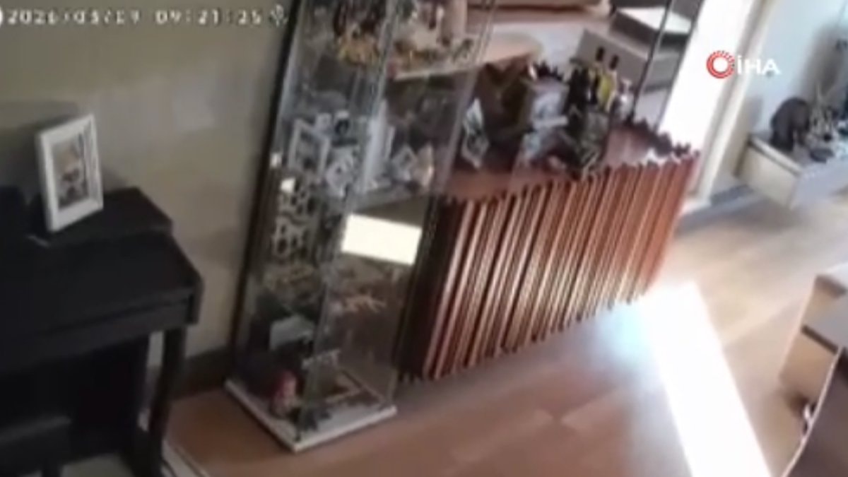 Denizli’de deprem anı kameraya yansıdı