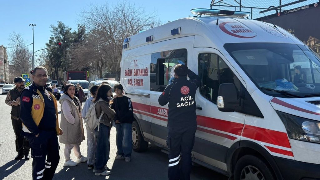 Diyarbakır’da 18 öğrenci cıvadan zehirlendi